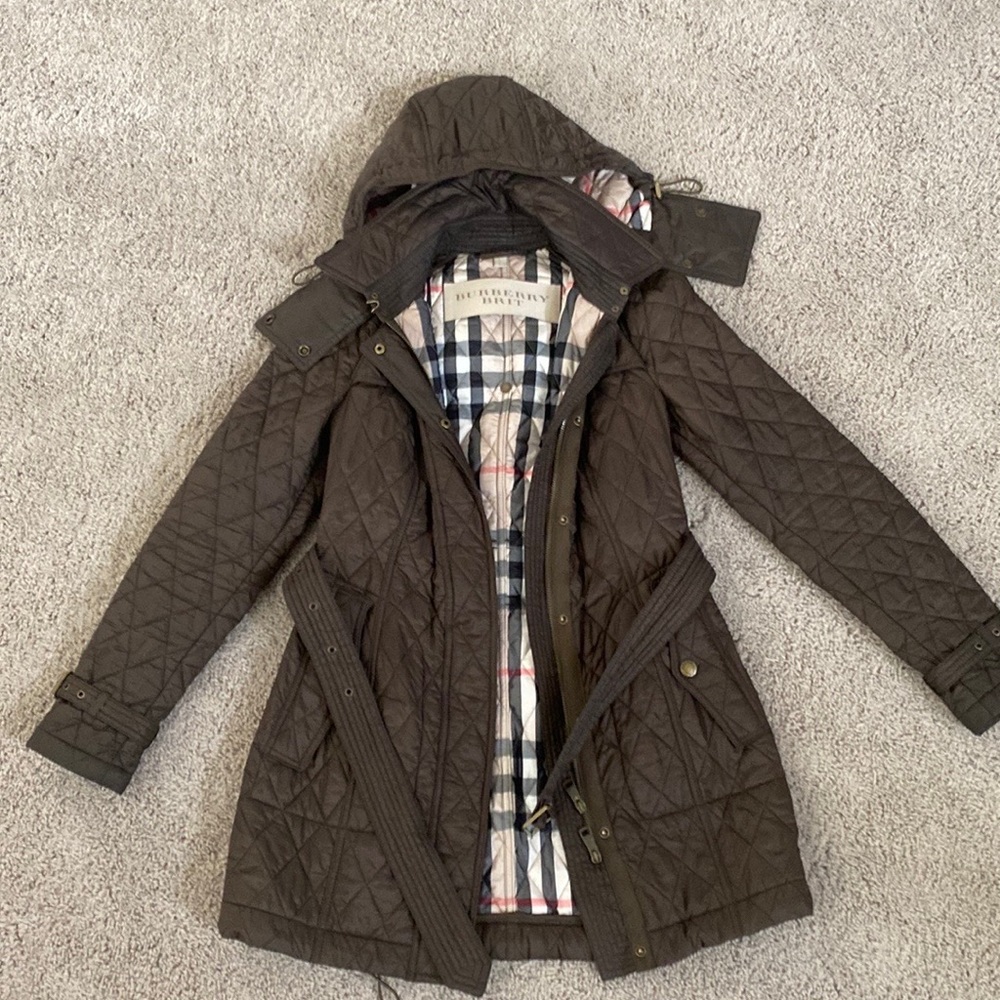 Burberry Women's above the knee Finsbridge Quilted Coat in khaki green